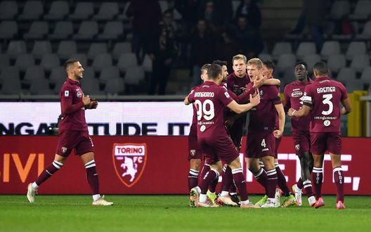 TURIN, ITALY - DECEMBER 02: Tomaso Pobega of Torino FC celebrates scoring his sides first goal with team mates during the Serie A match between Torino FC and Empoli FC at Stadio Olimpico di Torino on December 02, 2021 in Turin, Italy. (Photo by Valerio Pennicino/Getty Images)