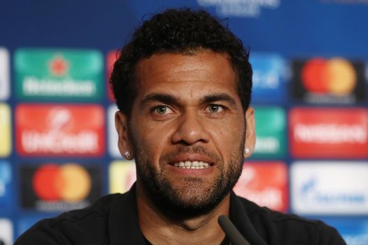 Dani Alves condannato a 4 anni e 6 mesi per violenza sessuale: i dettagli della sentenza Dani Alves condannato a 4 anni e 6 mesi per violenza sessuale: i dettagli della sentenza - immagine 1