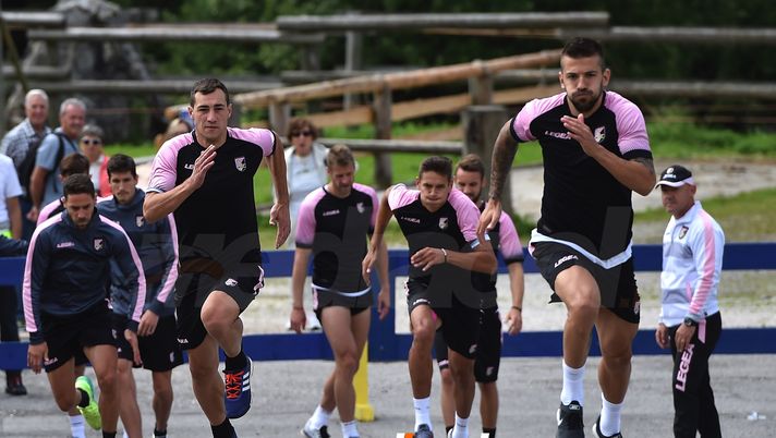 BELLUNO, ITALY - JULY 22: Players of Palermo in action during a training session at the US Citta' di Palermo training camp on July 22, 2018 in Belluno, Italy. (Photo by Tullio M. Puglia/Getty Images) BELLUNO, ITALY - JULY 22: Players of Palermo in action during a training session at the US Citta' di Palermo training camp on July 22, 2018 in Belluno, Italy. (Photo by Tullio M. Puglia/Getty Images)