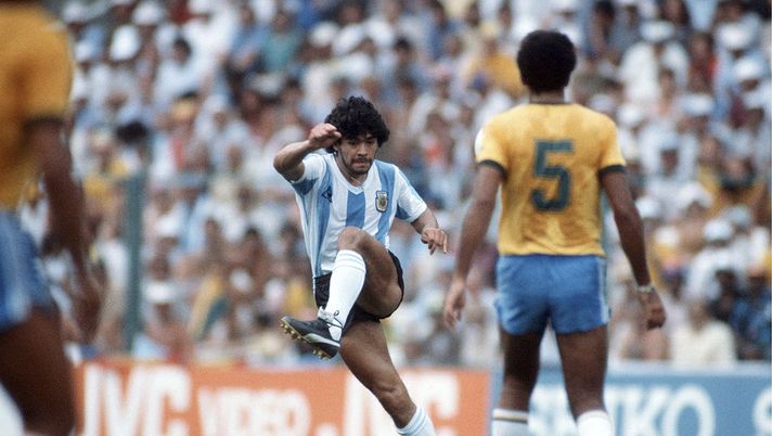 Fussball : WM 1982 in Spanien , Barcelona , 02.07.82  Brasilien - Argentinien  ( BRA - ARG )  3:1  Diego MARADONA / ARG  Foto:BONGARTS 