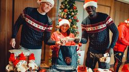 Natale in casa United: i giocatori incartano regali e fanno visite negli ospedali