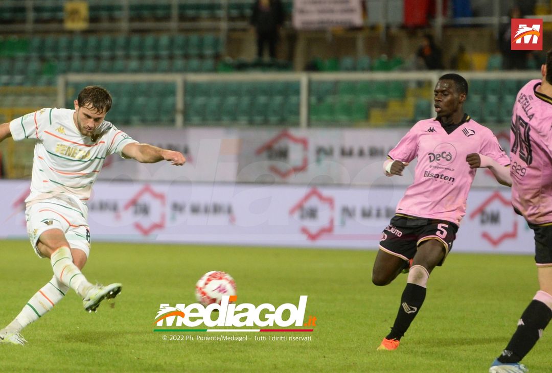 FOTO Palermo-Venezia 0-1, 14ª giornata di Serie B 2022-2023 (Gallery) - immagine 31