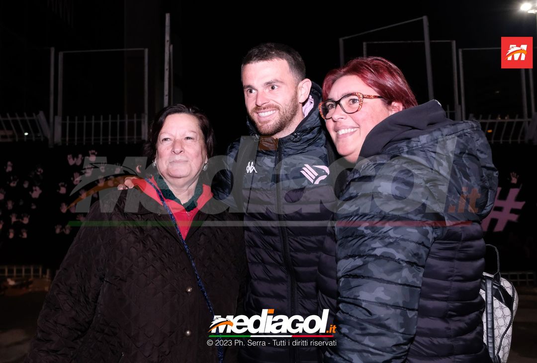FOTO Ascoli-Palermo, i rosanero in partenza dallo stadio “Renzo Barbera” (Gallery) - immagine 30