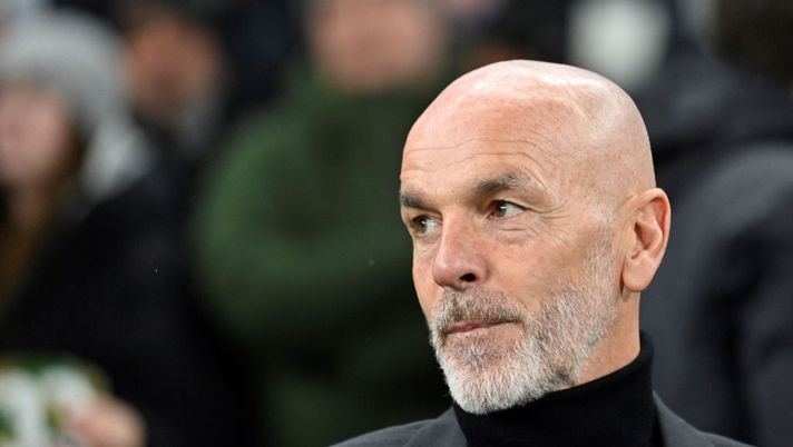 AC Milan's Italian coach Stefano Pioli reacts during the UEFA Champions League round of 16 second-leg football match between Tottenham Hotspur and Milan AC at Tottenham Hotspur Stadium in London on March 8, 2023. (Photo by JUSTIN TALLIS / AFP) (Photo by JUSTIN TALLIS/AFP via Getty Images) Scaroni: “La fiducia nei confronti di Pioli è intatta, è l’allenatore giusto per il Milan” - immagine 1