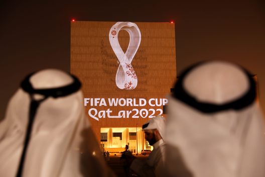 DOHA, QATAR - SEPTEMBER 03: The Official Emblem of the FIFA World Cup Qatar 2022™️ is unveiled in Doha's Souq Waqif on the Msheireb - Qatar National Archive Museum building on September 03, 2019 in Doha, Qatar. The FIFA World Cup Qatar 2022™️ Official Emblem was projected on to a number of iconic buildings in Qatar and across the Arab world and displayed on outdoor digital billboards in more than a dozen renowned public spaces major cities. (Photo by Christopher Pike/Getty Images for Supreme Committee 2022) Serie A, domani il sorteggio del calendario: date e novità del nuovo campionato- immagine 2