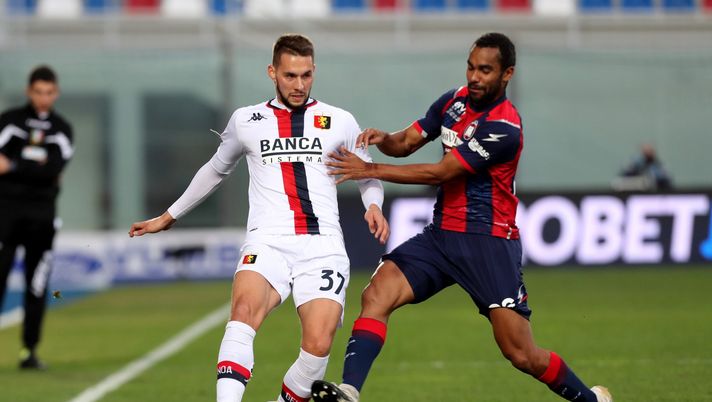 CROTONE, ITALY - JANUARY 31:  Djidji of Crotone competes for the ball with Marko Pjaca of Genoa during the Serie A match between FC Crotone  and Genoa CFC at Stadio Comunale Ezio Scida on January 31, 2021 in Crotone, Italy. (Photo by Maurizio Lagana/Getty Images) 