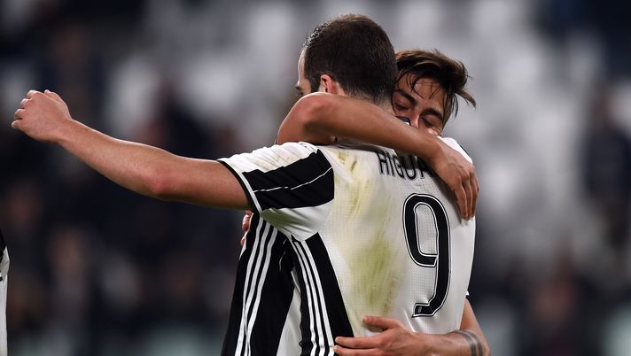 TURIN, ITALY - FEBRUARY 17:  Paulo Dybala of Juventus celebrates with Gonzalo Higuain after scoring his team's fourth goal during the Serie A match between Juventus FC and US Citta di Palermo at Juventus Stadium on February 17, 2017 in Turin, Italy.  (Photo by Tullio M. Puglia/Getty Images) 