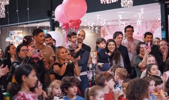 Il duro Casemiro e la festa in rosa per il compleanno di sua figlia: a tema Barbie…- immagine 2