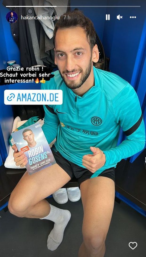 Instagram @hakancalhanoglu Social / Inter, regalo speciale per Calhanoglu: la biografia di Gosens- immagine 2