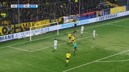 VIDEO / OLANDA, PAZZESCO GOL DI OPOKU: DOPPIO SOMBRERO E PALOMBELLA PERFETTA