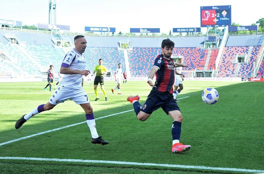 BOLOGNA, ITALY - MAY 02: Riccardo Orsolini of Bologna FC in action during the Serie A match between Bologna FC and ACF Fiorentina at Stadio Renato Dall'Ara on May 02, 2021 in Bologna, Italy. Sporting stadiums around Italy remain under strict restrictions due to the Coronavirus Pandemic as Government social distancing laws prohibit fans inside venues resulting in games being played behind closed doors. (Photo by Mario Carlini / Iguana Press/Getty Images) BOLOGNA, ITALY - MAY 02: Riccardo Orsolini of Bologna FC in action during the Serie A match between Bologna FC and ACF Fiorentina at Stadio Renato Dall'Ara on May 02, 2021 in Bologna, Italy. Sporting stadiums around Italy remain under strict restrictions due to the Coronavirus Pandemic as Government social distancing laws prohibit fans inside venues resulting in games being played behind closed doors. (Photo by Mario Carlini / Iguana Press/Getty Images)