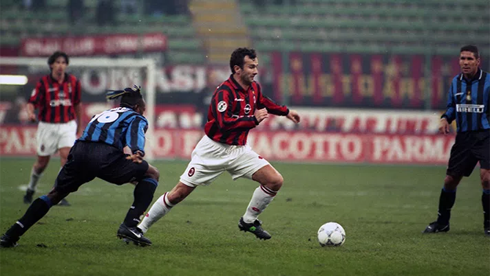 Dejan Savicevic in Milan-Inter 5-0 dell'8 gennaio 1998 (credits: acmilan.com)