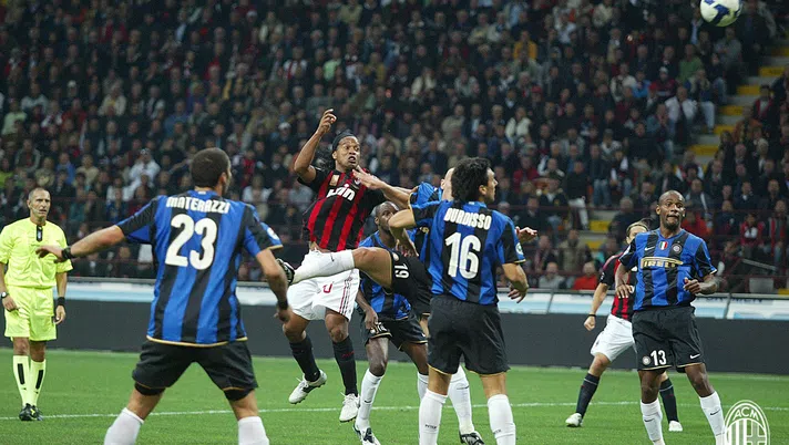 Milan, Ronaldinho: “14 anni fa il primo gol in rossonero che decide il Derby” - immagine 1