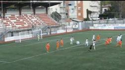 VIDEO Gesto di fair play: solo davanti al portiere, ma c’è un avversario a terra