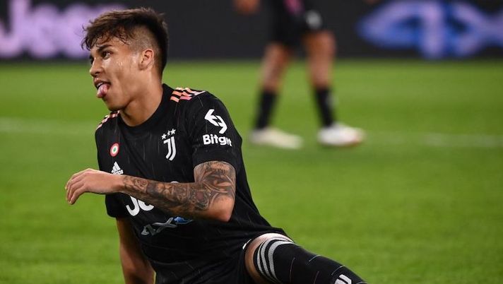 Juventus' Brazilian forward Kaio Jorge reacts after performing an overhead kick during the Italian Serie A football match between Juventus and Sassuolo on October 27, 2021 at the Allianz Stadium in Turin. (Photo by Marco BERTORELLO / AFP) (Photo by MARCO BERTORELLO/AFP via Getty Images) UFFICIALE – Infortunio Kaio Jorge: operazione al ginocchio riuscita, resterà fuori 8 mesi - immagine 1