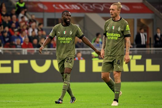(Photo by Giuseppe Cottini/AC Milan via Getty Images) kjaer psv milan