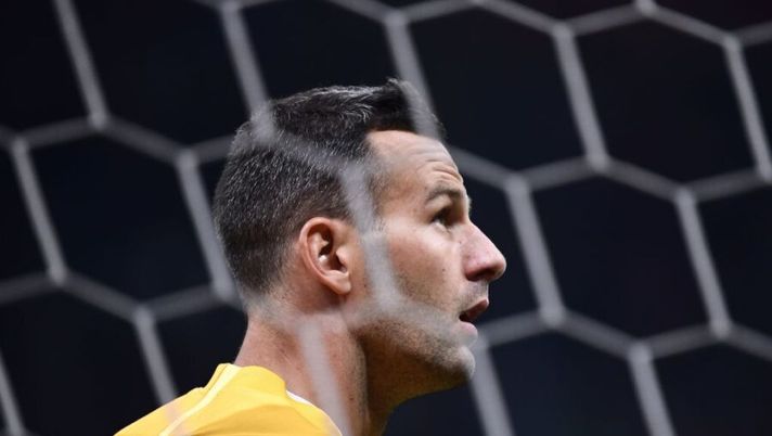 Inter Milan's Slovenian goalkeeper Samir Handanovic looks on during the Italian Serie A football match AC Milan vs Inter Milan on September 21, 2019 at the San Siro stadium in Milan. (Photo by Marco Bertorello / AFP) (Photo credit should read MARCO BERTORELLO/AFP/Getty Images) Handanovic, pagella da record: il voto è strepitoso per i fantallenatori - immagine 1