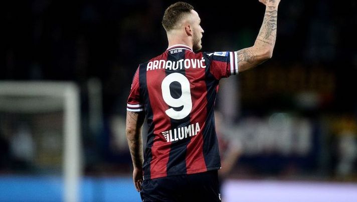 BOLOGNA, ITALY - APRIL 11: Marko Arnautovic of Bologna FC celebrates after scoring his team's and his peronal second goal during the Serie A match between Bologna FC v UC Sampdoria on April 11, 2022 in Bologna, Italy. (Photo by Mario Carlini / Iguana Press/Getty Images) Ds Bologna: “Arnautovic non ci ha chiesto di andare via, è incedibile” - immagine 1