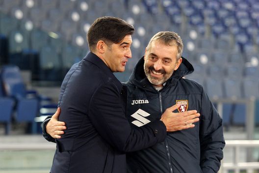 ROME, ITALY - DECEMBER 17: Paulo Fonseca (l), head coach of Roma interacts with Marco Giampaolo, head coach of Torino during the Serie A match between AS Roma and Torino FC at Stadio Olimpico on December 17, 2020 in Rome, Italy. The match will be played without fans, behind closed doors as a Covid-19 precaution. (Photo by Paolo Bruno/Getty Images) ROME, ITALY - DECEMBER 17: Paulo Fonseca (l), head coach of Roma interacts with Marco Giampaolo, head coach of Torino during the Serie A match between AS Roma and Torino FC at Stadio Olimpico on December 17, 2020 in Rome, Italy. The match will be played without fans, behind closed doors as a Covid-19 precaution. (Photo by Paolo Bruno/Getty Images)