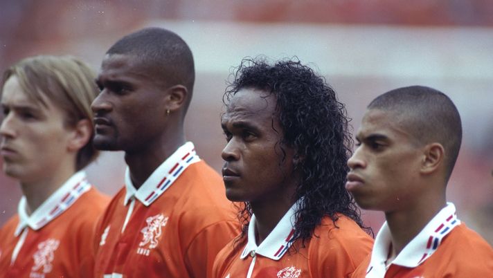 Ribaltone Ajax: esonerati Keizer e Bergkamp, la panchina dei Lancieri affidata a due ex Milan… 