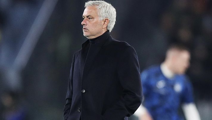 L’hashtag ribaltato: da #Sarri-out a #Mou-out in un mese - immagine 1