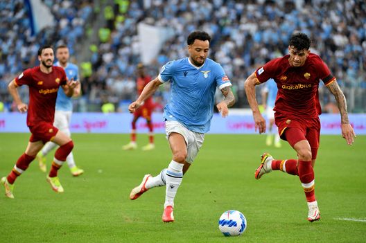 ROME, ITALY - SEPTEMBER 26: Felipe Anderson of SS Lazio compete for the ball with Roger Ibanez of AS Roma during the Serie A match between SS Lazio and AS Roma at Stadio Olimpico on September 26, 2021 in Rome, Italy. (Photo by Marco Rosi - SS Lazio/Getty Images) ROME, ITALY - SEPTEMBER 26: Felipe Anderson of SS Lazio compete for the ball with Roger Ibanez of AS Roma during the Serie A match between SS Lazio and AS Roma at Stadio Olimpico on September 26, 2021 in Rome, Italy. (Photo by Marco Rosi - SS Lazio/Getty Images)
