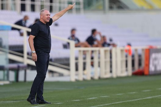 FLORENCE, ITALY - SEPTEMBER 12: Massimiliano Alvini manager of AC Reggiana gestures at Artemio Franchi on September 12, 2020 in Florence, Italy. (Photo by Gabriele Maltinti/Getty Images) Alvini sfida la Viola: “Me lo sentivo. Che fortuna esordire a Firenze!”- immagine 2