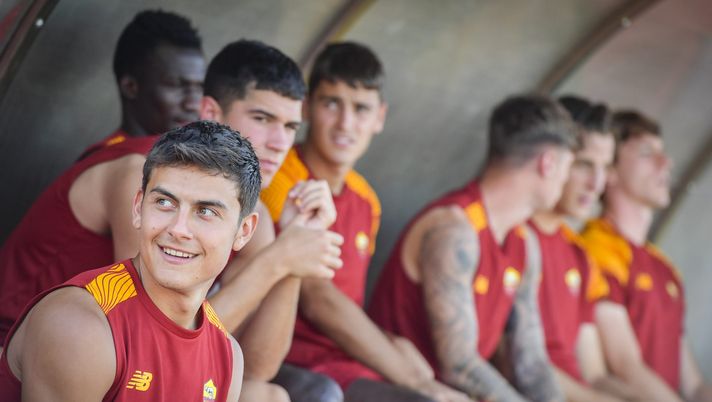 Trigoria, primo allenamento con i compagni per Dybala: lavoro atletico e con il pallone - immagine 1