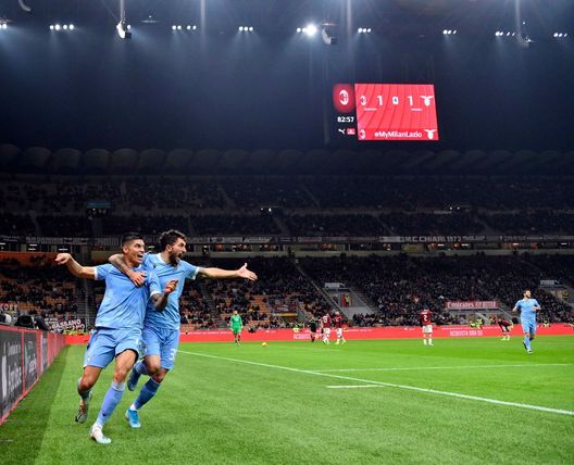 MILAN, ITALY - NOVEMBER 03: Joaquin Correa of SS lazio celebrates a second goal with his team mates during the Serie A match between AC Milan and SS Lazio at Stadio Giuseppe Meazza on November 3, 2019 in Milan, Italy. (Photo by Marco Rosi/Getty Images) MILAN, ITALY - NOVEMBER 03: Joaquin Correa of SS lazio celebrates a second goal with his team mates during the Serie A match between AC Milan and SS Lazio at Stadio Giuseppe Meazza on November 3, 2019 in Milan, Italy. (Photo by Marco Rosi/Getty Images)