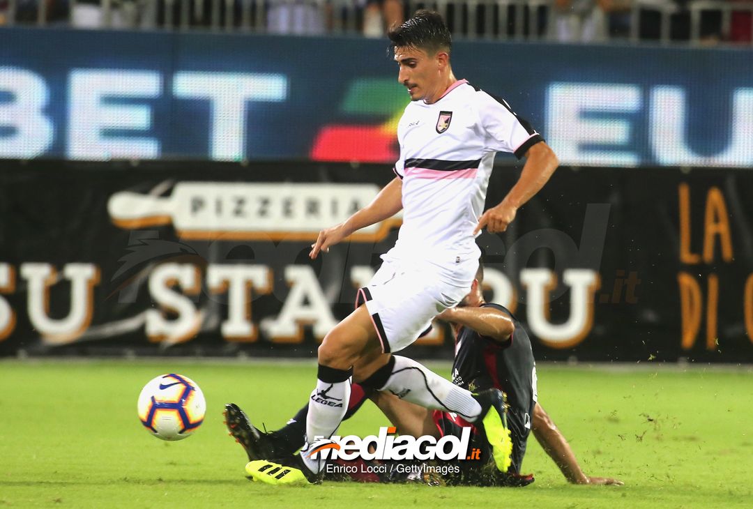  CAGLIARI, ITALY - AUGUST 12: A plaer of PAlermo in action   during the Coppa Italia match between Cagliari Calcio and US Citta di Palermo at  on August 12, 2018 in cagliari, Italy.  (Photo by Enrico Locci/Getty Images) 