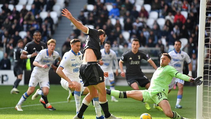 TURIN, ITALY - FEBRUARY 25: Daniele Rugani of Juventus scores his team's third goal against Michele Cerofolini of Frosinone Calcio during the Serie A TIM match between Juventus and Frosinone Calcio at Allianz Stadium on February 25, 2024 in Turin, Italy. (Photo by Valerio Pennicino/Getty Images) Dal Circo Minimo all’Alta velocità - immagine 1