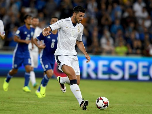 Graziano Pellé con la maglia della Nazionale Italiana Graziano Pellé con la maglia della Nazionale Italiana