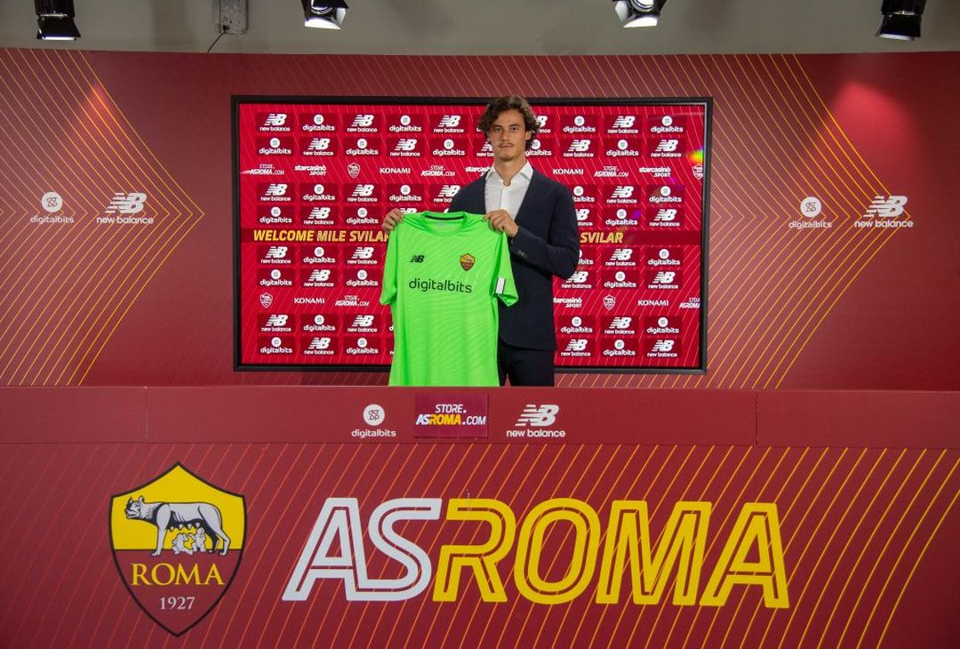Ecco Svilar: gli scatti tra arrivo, firma e nuova maglia a Trigoria – FOTO GALLERY - immagine 8