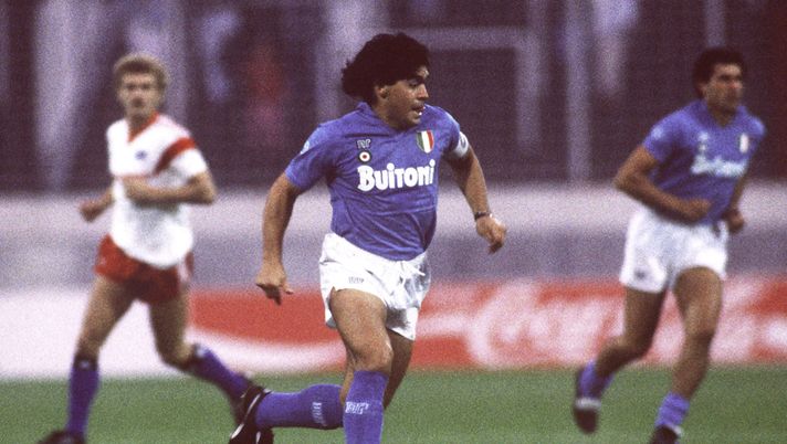 HAMBURG, GERMANY - AUGUST 13:  Freundschaftsspiel 1987, Hamburg; Hamburger SV - SSC Neapel; Diego MARADONA/Neapel  (Photo by Bongarts/Getty Images) 