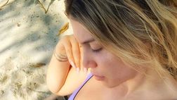 Wanda Nara alle prese con la maschera facciale: ma sfoggia anche un décolleté da urlo