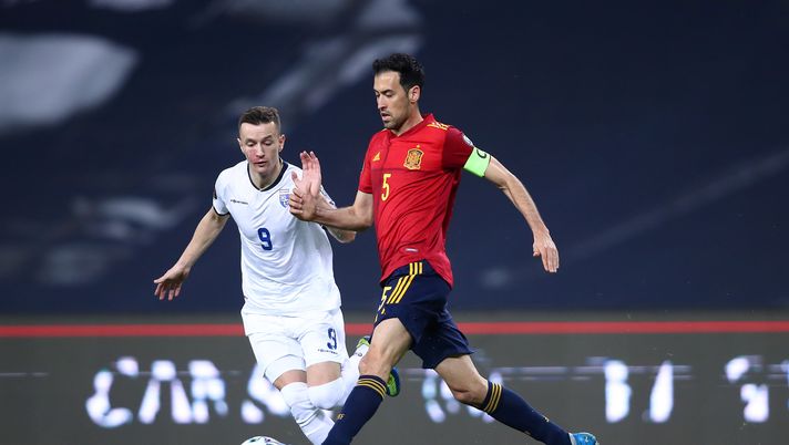 SEVILLE, SPAIN - MARCH 31: Sergio Busquets of Spain is challenged by Bersant Celina of Kosovo during the FIFA World Cup 2022 Qatar qualifying match between Spain and Kosovo at Estadio Olimpico on March 31, 2021 in Seville, Spain. Sporting stadiums around Spain remain under strict restrictions due to the Coronavirus Pandemic as Government social distancing laws prohibit fans inside venues resulting in games being played behind closed doors. (Photo by Fran Santiago/Getty Images) SEVILLE, SPAIN - MARCH 31: Sergio Busquets of Spain is challenged by Bersant Celina of Kosovo during the FIFA World Cup 2022 Qatar qualifying match between Spain and Kosovo at Estadio Olimpico on March 31, 2021 in Seville, Spain. Sporting stadiums around Spain remain under strict restrictions due to the Coronavirus Pandemic as Government social distancing laws prohibit fans inside venues resulting in games being played behind closed doors. (Photo by Fran Santiago/Getty Images)
