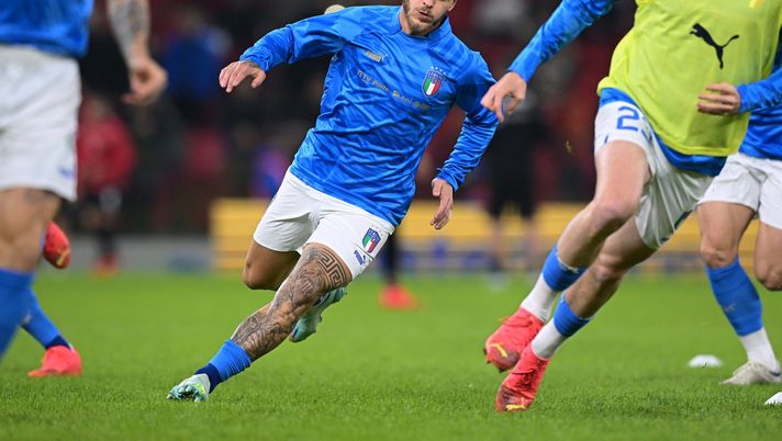 TIRANA, ALBANIA - NOVEMBER 16: Federico Dimarco of Italy warms up ahead before the International friendly match between Albania and Italy on November 16, 2022 in Tirana, Albania. (Photo by Mattia Ozbot/Getty Images) Albania-Italia, pagelle Cds: Bastoni da 6. Dimarco, sinistro micidiale - immagine 1