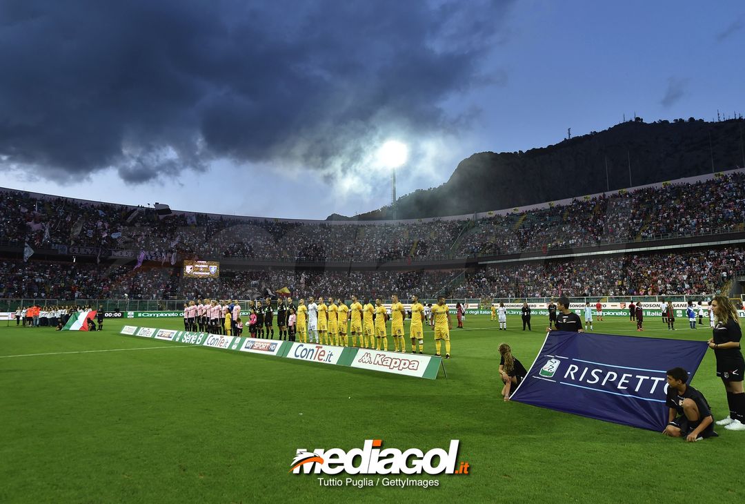  PALERMO, ITALY - JUNE 13:  Atmosphere during the serie B playoff match final between US Citta di Palermo and Frosinone Calcio at Stadio Renzo Barbera on June 13, 2018 in Palermo, Italy.  (Photo by Tullio M. Puglia/Getty Images) 