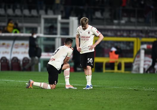 Olivier Giroud e Alexis Saelemaekers (giocatori AC Milan) al termine di Torino-Milan 0-0 (Serie A 2021-2022) | News (Getty Images) Giroud Saelemaekers AC Milan Torino-Milan 0-0 Serie A 2021-2022