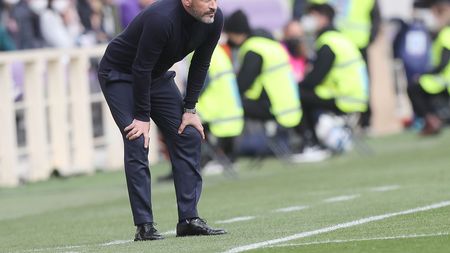 FLORENCE, ITALY - APRIL 03: Vincenzo Italiano manager of ACF Fiorentina looks on during the Serie A match between ACF Fiorentina and Empoli FC at Stadio Artemio Franchi on April 3, 2022 in Florence, Italy. (Photo by Gabriele Maltinti/Getty Images) Italiano in Fiorentina-Empoli