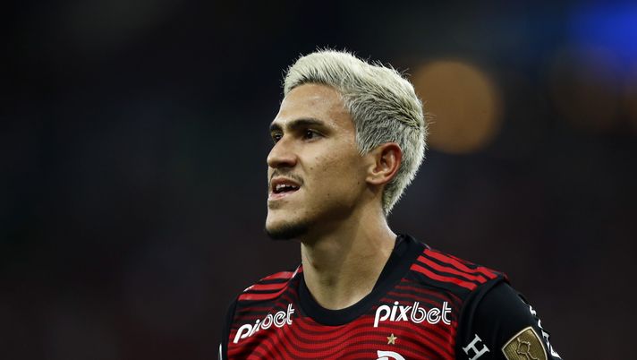 RIO DE JANEIRO, BRAZIL - SEPTEMBER 07: Pedro of Flamengo celebrates after scoring the first goal of his team during a Copa CONMEBOL Libertadores 2022 second-leg semifinal match between Flamengo and Velez at Maracana Stadium on September 07, 2022 in Rio de Janeiro, Brazil. (Photo by Wagner Meier/Getty Images) Ex viola, Pedro rivela: “Momenti difficili con Paulo Sousa” - immagine 1