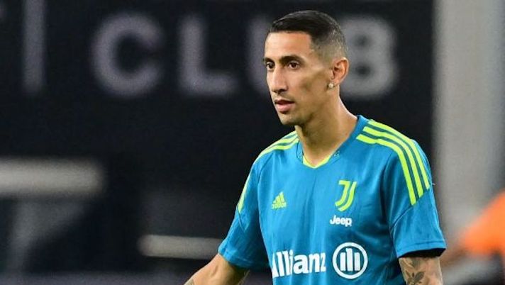 Juventus new signings French player Paul Pogba (L) and Argentine player Angel Di Maria (R) train on the pitch at Allegiant Stadium in Las Vegas, Nevada on July 21, 2022, one day ahead of the Soccer Champions Tour match between Chivas de Guadalajara and Juventus. (Photo by Frederic J. BROWN / AFP) (Photo by FREDERIC J. BROWN/AFP via Getty Images) Juve-Sassuolo, le probabili formazioni: da Cuadrado a Di Maria, da Erlic a Pinamonti - immagine 1