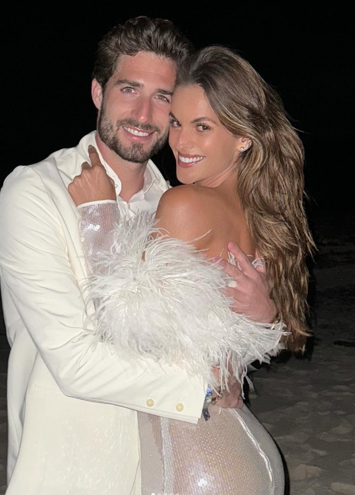 Izabel Goulart infiamma i followers: la doccia hot della fidanzata di Trapp- immagine 2