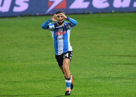 CROTONE, ITALY - DECEMBER 06: Lorenzo Insigne of Napoli celebrates after scoring the first goal of Napoli during the Serie A match between FC Crotone and SSC Napoli at Stadio Comunale Ezio Scida on December 06, 2020 in Crotone, Italy. (Photo by SSC NAPOLI/SSC NAPOLI via Getty Images) CROTONE, ITALY - DECEMBER 06: Lorenzo Insigne of Napoli celebrates after scoring the first goal of Napoli during the Serie A match between FC Crotone and SSC Napoli at Stadio Comunale Ezio Scida on December 06, 2020 in Crotone, Italy. (Photo by SSC NAPOLI/SSC NAPOLI via Getty Images)