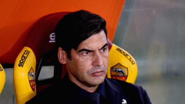 ROME, ITALY - OCTOBER 18: AS Roma head coach Paulo Fonseca looks on during the Serie A match between AS Roma and Benevento Calcio at Stadio Olimpico on October 18, 2020 in Rome, Italy. (Photo by Paolo Bruno/Getty Images) Fonseca: “Bene Dzeko e Mayoral! Difficile avere Ibanez e Cristante alla prossima” - immagine 1