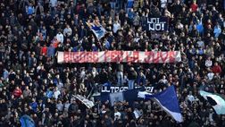 Napoli, De Laurentiis attacca la Juventus: “Scudetto? Gli striscioni parlano chiaro”