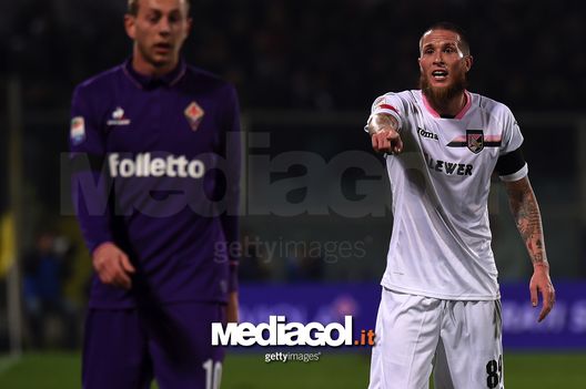 FLORENCE, ITALY - DECEMBER 04: Michel Morganella of Palermo issues instructions during the Serie A match between ACF Fiorentina and US Citta di Palermo at Stadio Artemio Franchi on December 4, 2016 in Florence, Italy. (Photo by Tullio M. Puglia/Getty Images) FLORENCE, ITALY - DECEMBER 04: Michel Morganella of Palermo issues instructions during the Serie A match between ACF Fiorentina and US Citta di Palermo at Stadio Artemio Franchi on December 4, 2016 in Florence, Italy. (Photo by Tullio M. Puglia/Getty Images)