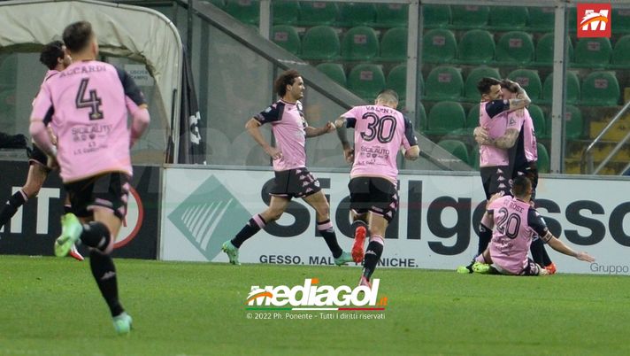 Palermo, allarme difesa: nove reti subite in quattro partite. E’ record Palermo, allarme difesa: nove reti subite in quattro partite. E’ record - immagine 1