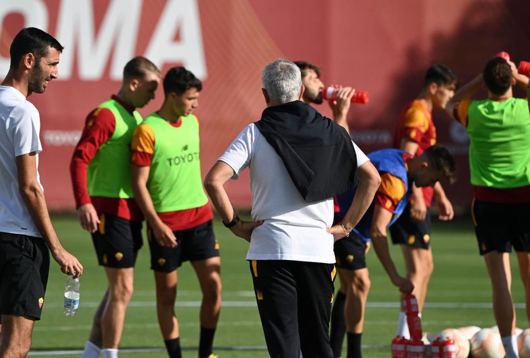 Trigoria, ripresa in vista del Betis: Karsdorp con il gruppo – FOTO GALLERY - immagine 10