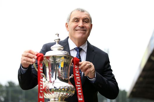(Photo by Marc Atkins/Getty Images) La vita “d’azzardo” di Shilton: 45 anni di dipendenza per il portiere della Mano de Dios- immagine 2